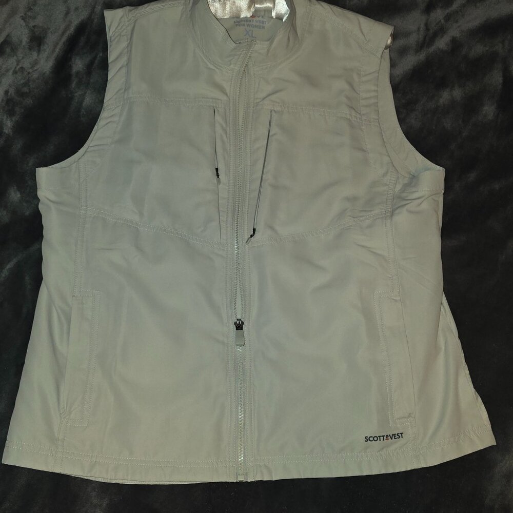 ScotteVest Travel Vest, XL, 16 pockets.  Model  LightEST Vest. Color Stone. NEW